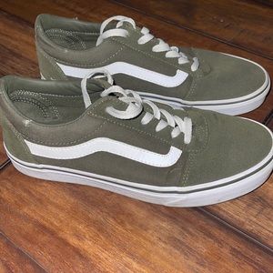 Women’s Vans size 9